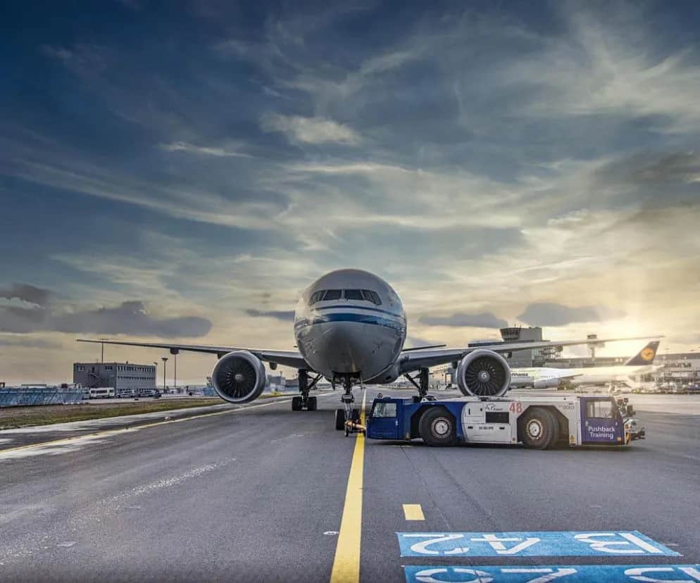 Tanie latanie z Polski: Jak latać za grosze w 2026? Poradnik