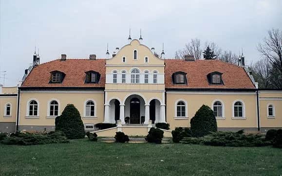 Dworek Boża Wola koło Siennicy: Przystań ducha i historia Opus Dei