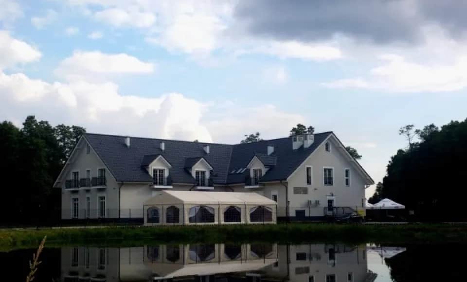 Gdzie jest Dworek nad Rozlewiskiem? Odkryj Stary Młyn w Tuławkach