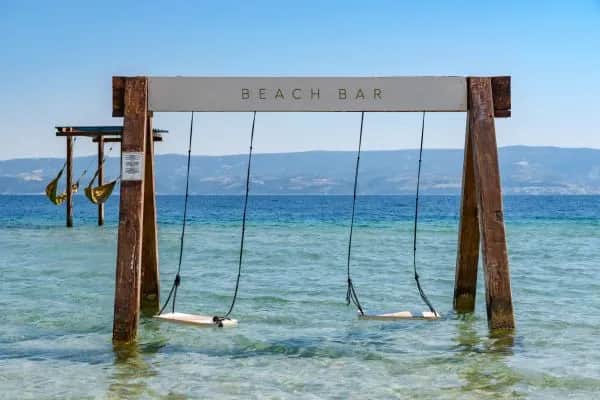 Omiš atrakcje: Pirackie przygody, rafting, plaże. Przewodnik Chorwacja